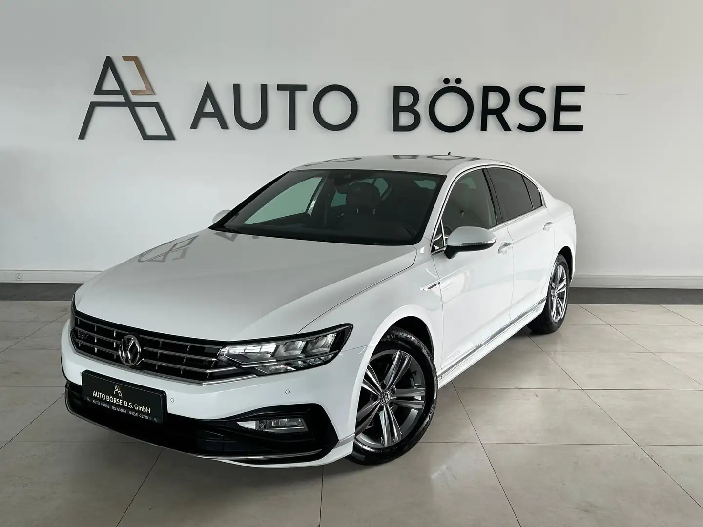 Volkswagen Passat Lim DSG BUSINESS+R Line*NAVI*ACC*CAM*LED* Blanco - 1