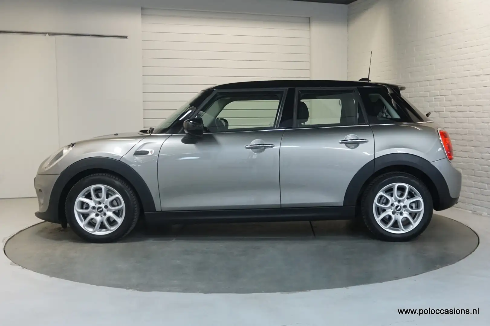 MINI Cooper Mini 1.5 Automaat | Carplay | Dealerauto | Eerste Gris - 2