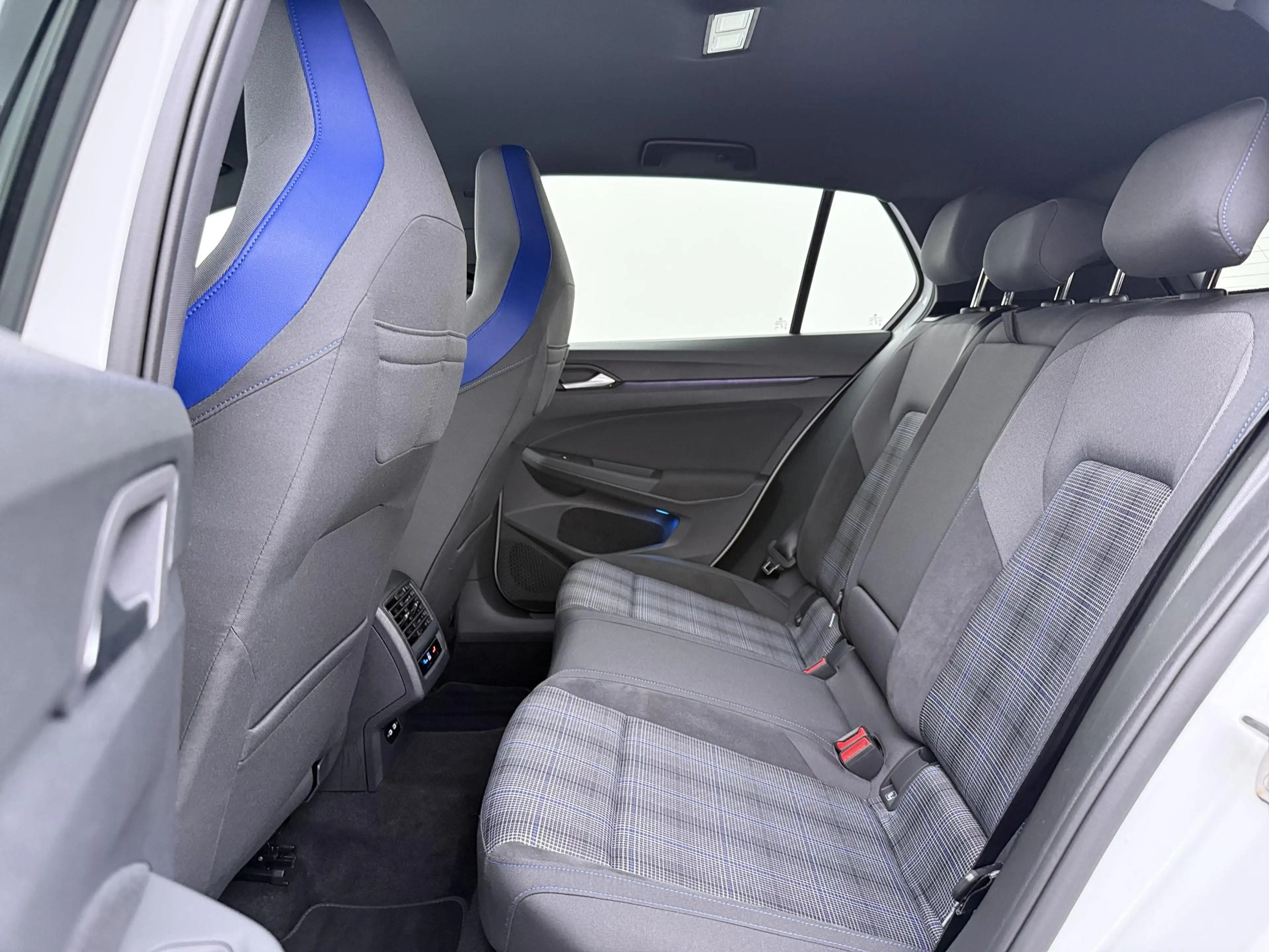Volkswagen Golf GTE 1.4 eHybrid | Trekhaak | Navigatie | Stuur-/Stoelv — photo 7