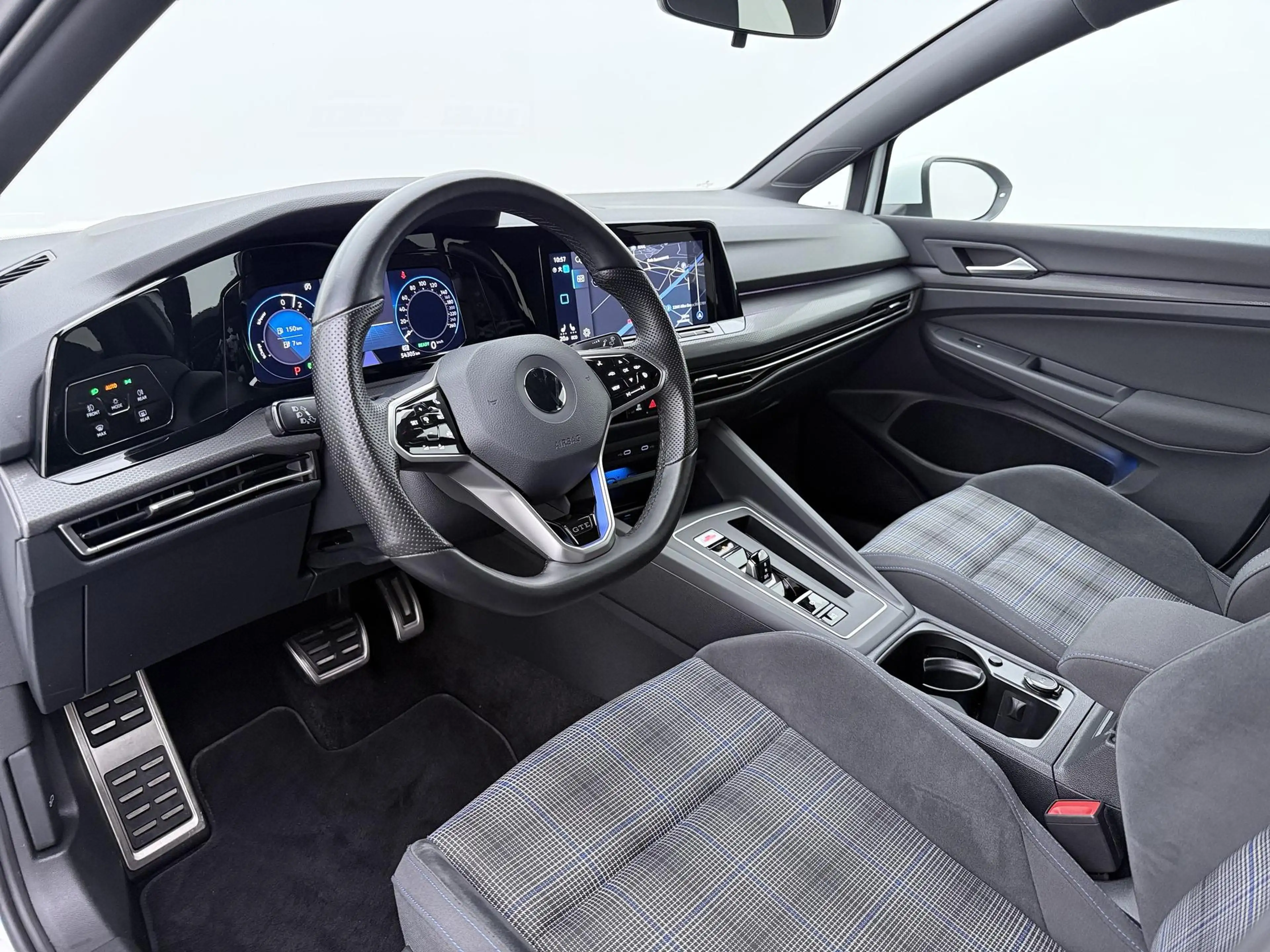 Volkswagen Golf GTE 1.4 eHybrid | Trekhaak | Navigatie | Stuur-/Stoelv — photo 3