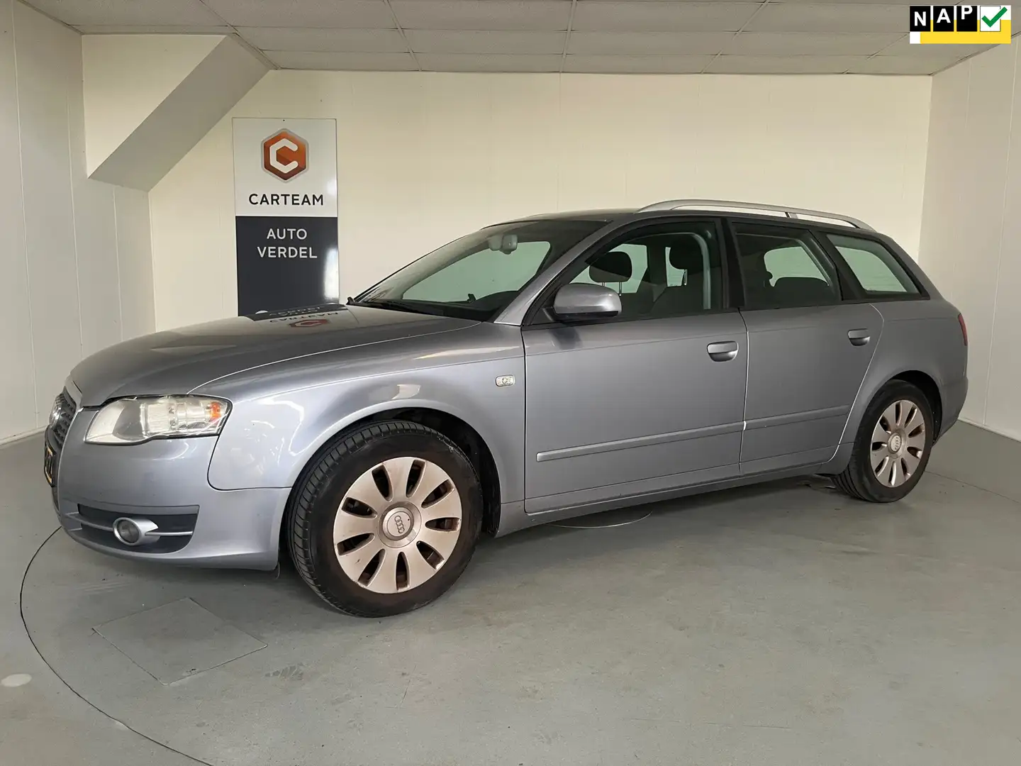 Audi A4 Avant 2.0 Pro Line Airco, Navigatie, Trekhaak, Aut Grijs - 1