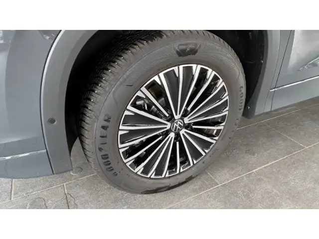 Volkswagen Tayron view 3