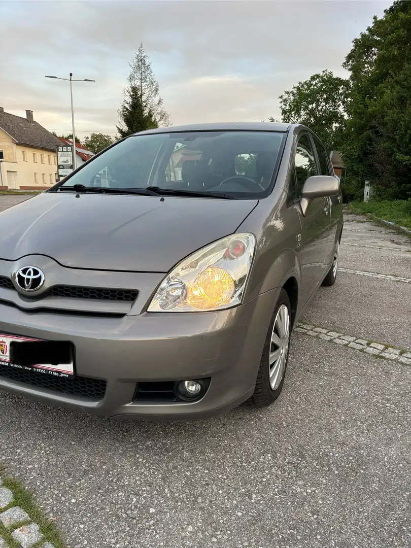 Toyota Corolla Verso 2,0 D-4D - 2
