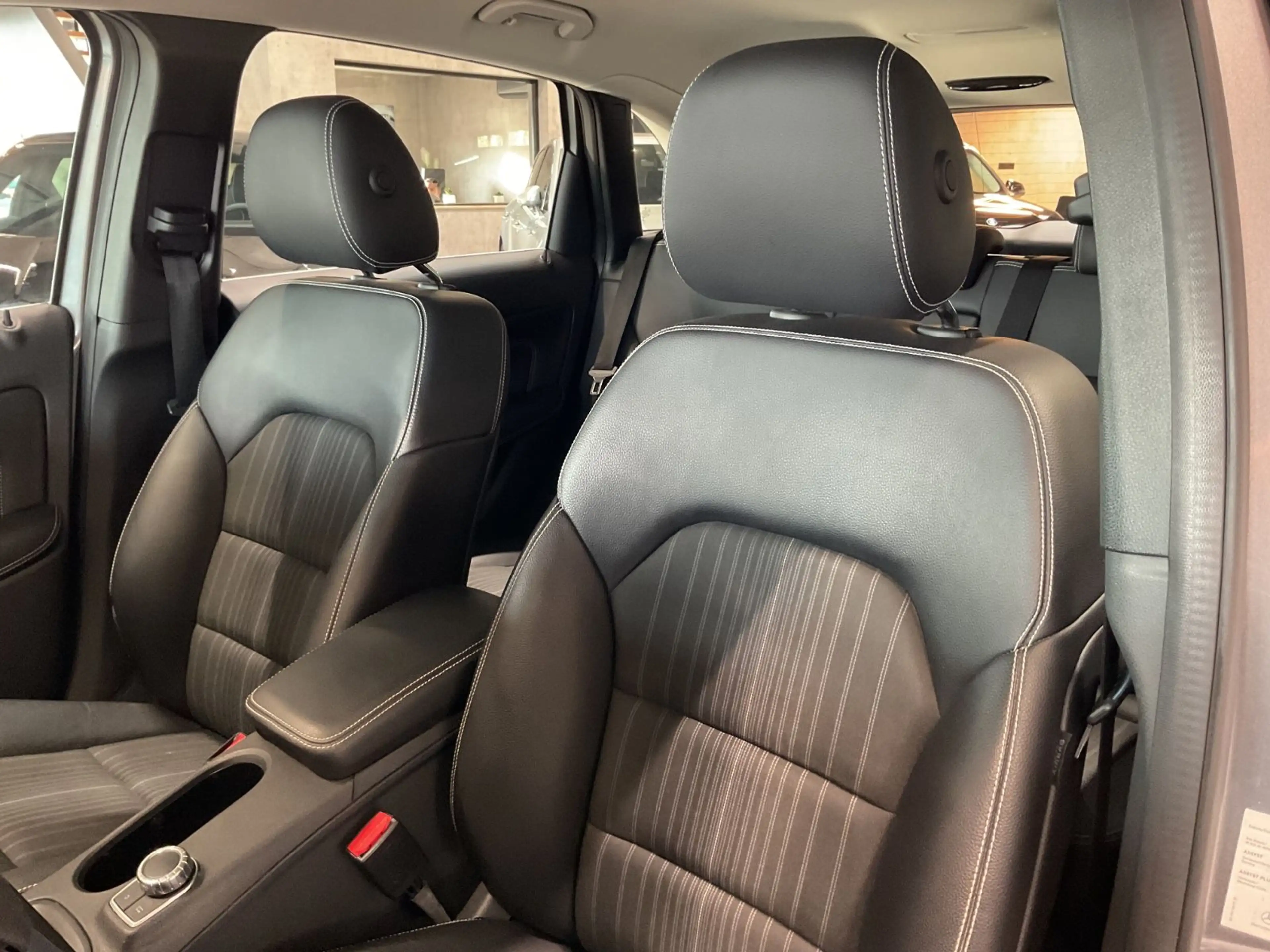 Mercedes-Benz B 200 CDI Sportpaket Navi Teilleder Sitzh. 17" — photo 10