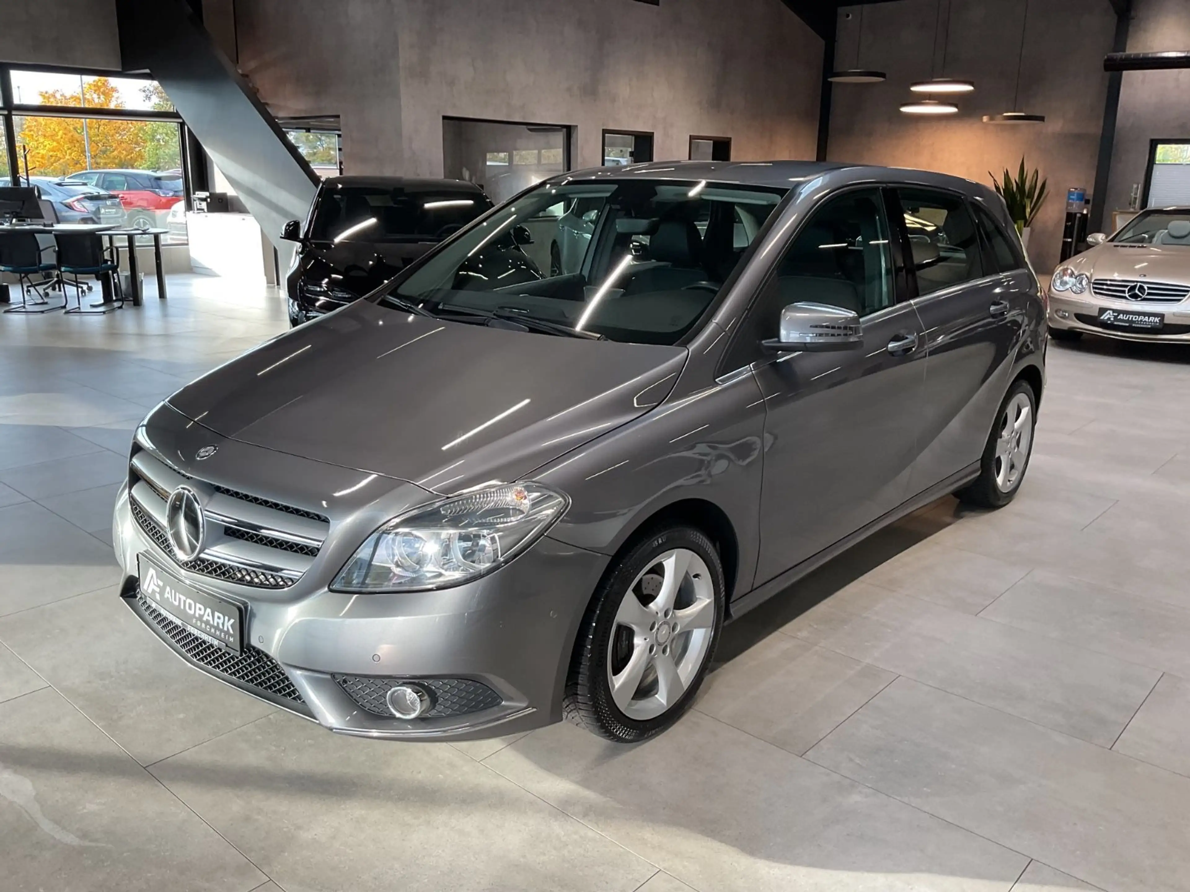 Mercedes-Benz B 200 CDI Sportpaket Navi Teilleder Sitzh. 17"