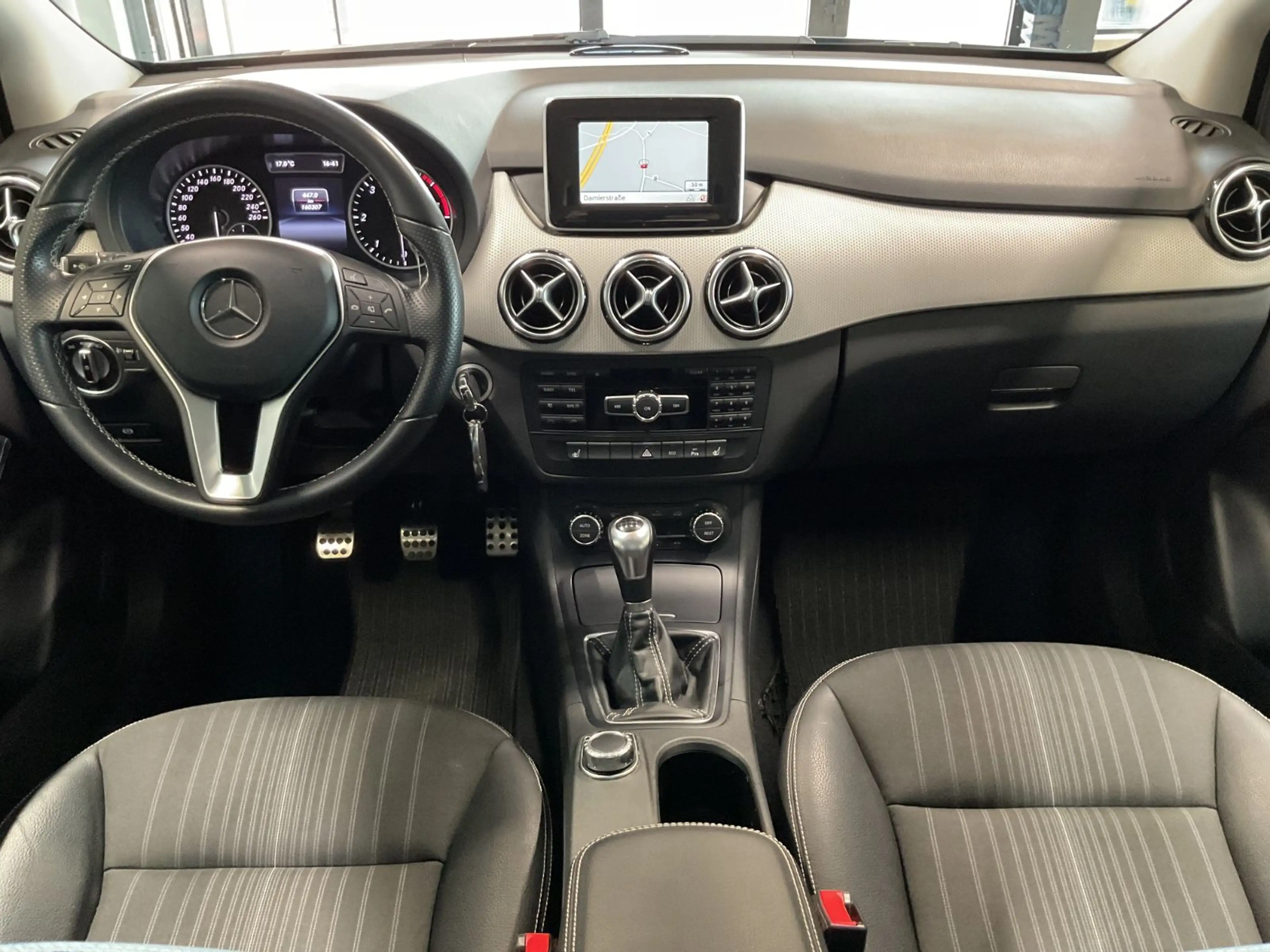 Mercedes-Benz B 200 CDI Sportpaket Navi Teilleder Sitzh. 17" — photo 13