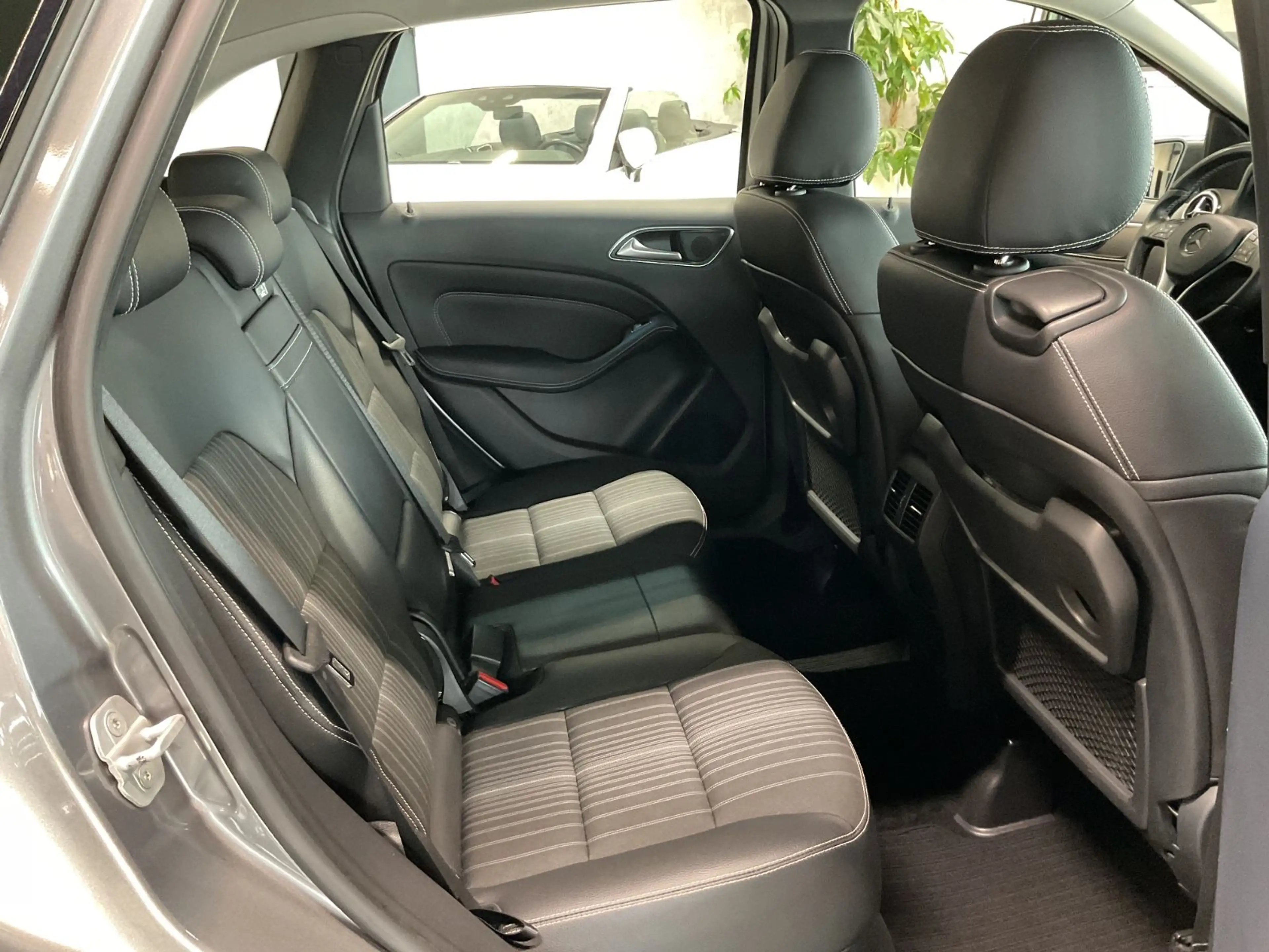 Mercedes-Benz B 200 CDI Sportpaket Navi Teilleder Sitzh. 17" — photo 15