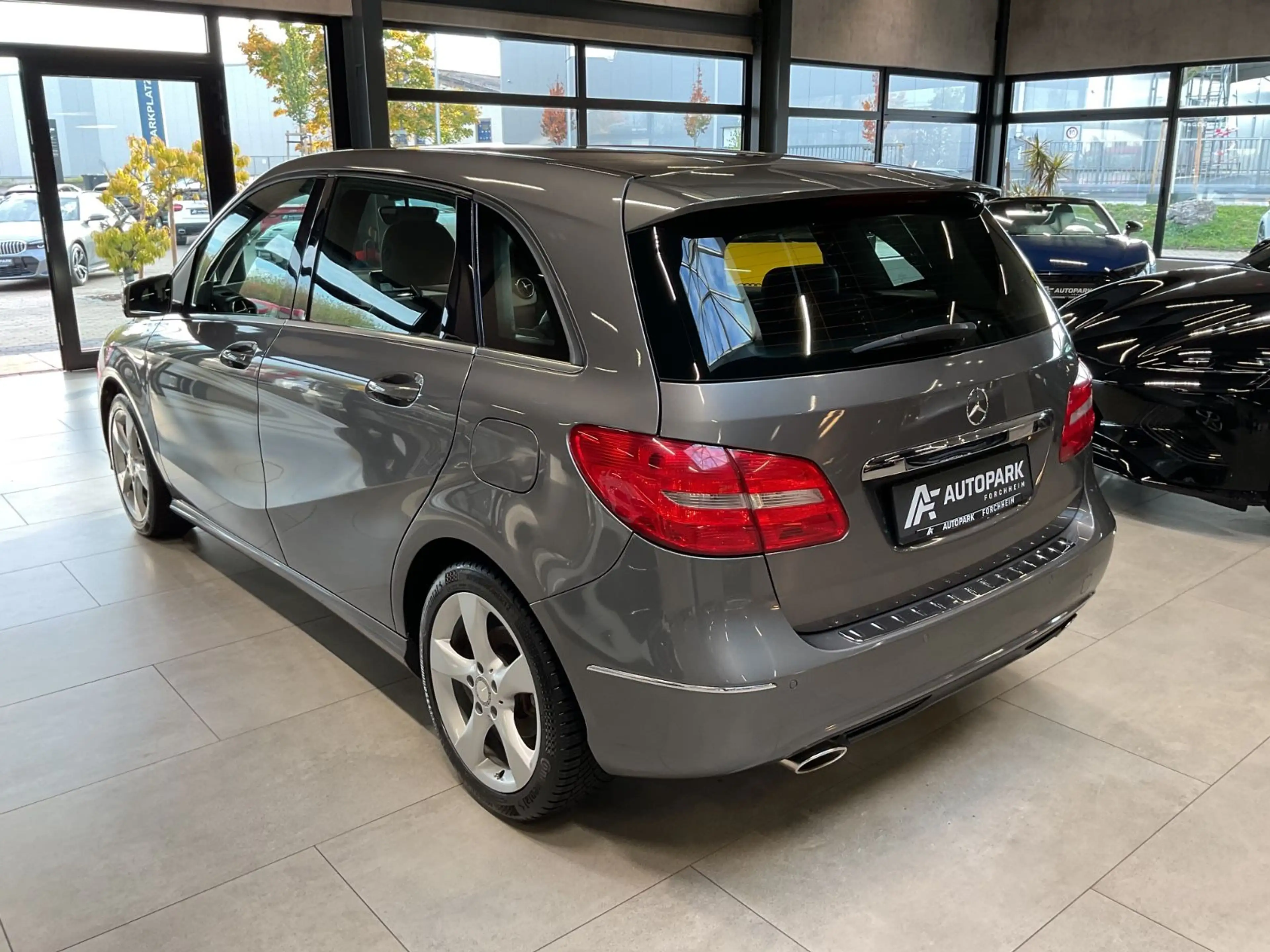 Mercedes-Benz B 200 CDI Sportpaket Navi Teilleder Sitzh. 17" — photo 6
