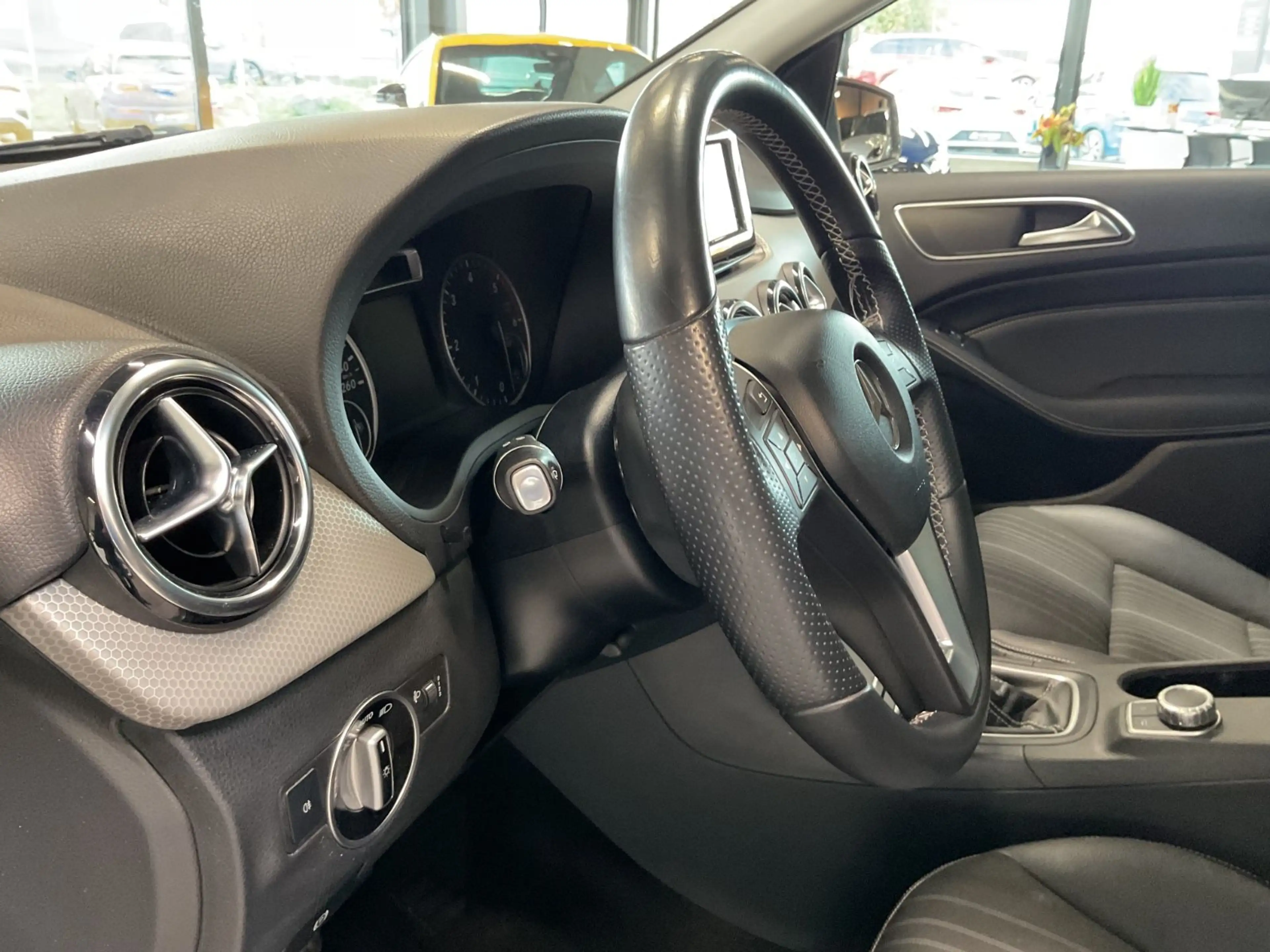 Mercedes-Benz B 200 CDI Sportpaket Navi Teilleder Sitzh. 17" — photo 9