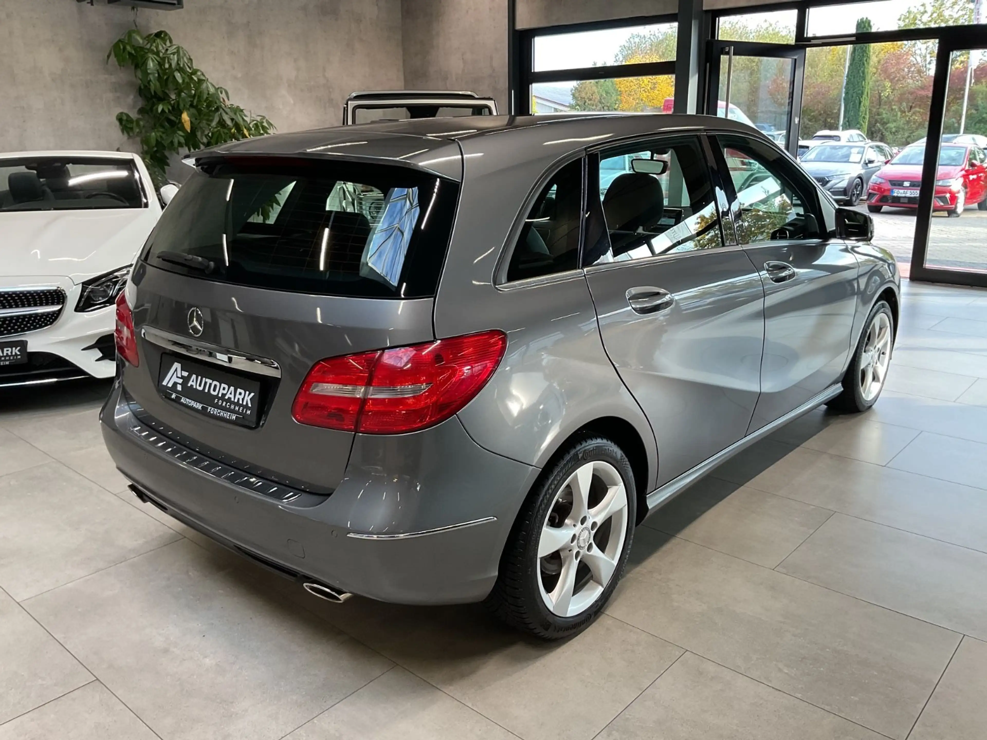 Mercedes-Benz B 200 CDI Sportpaket Navi Teilleder Sitzh. 17" — photo 4