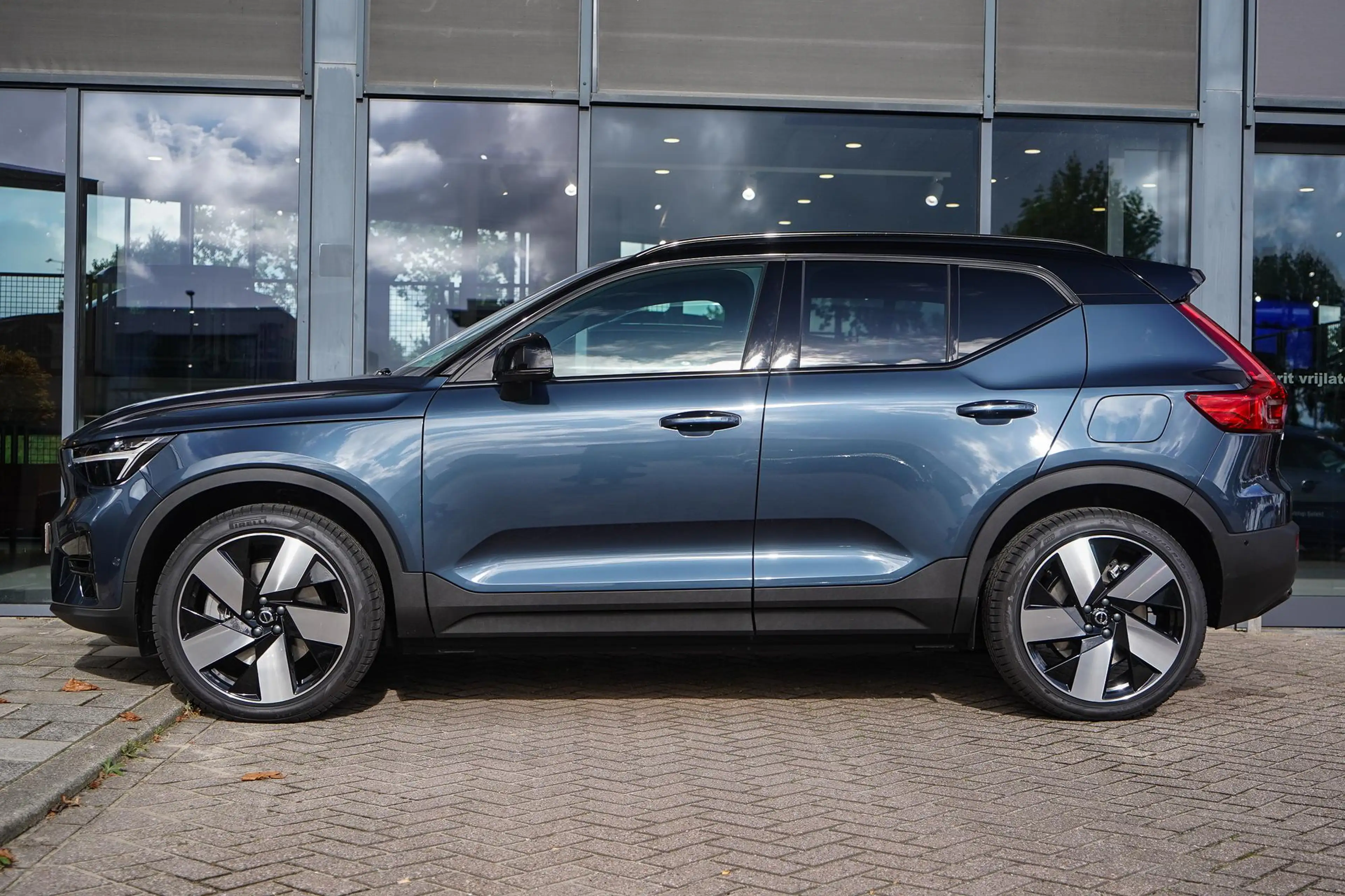 Volvo EX40 Single Motor Extended Range Plus 82 kWh | Company — photo 3