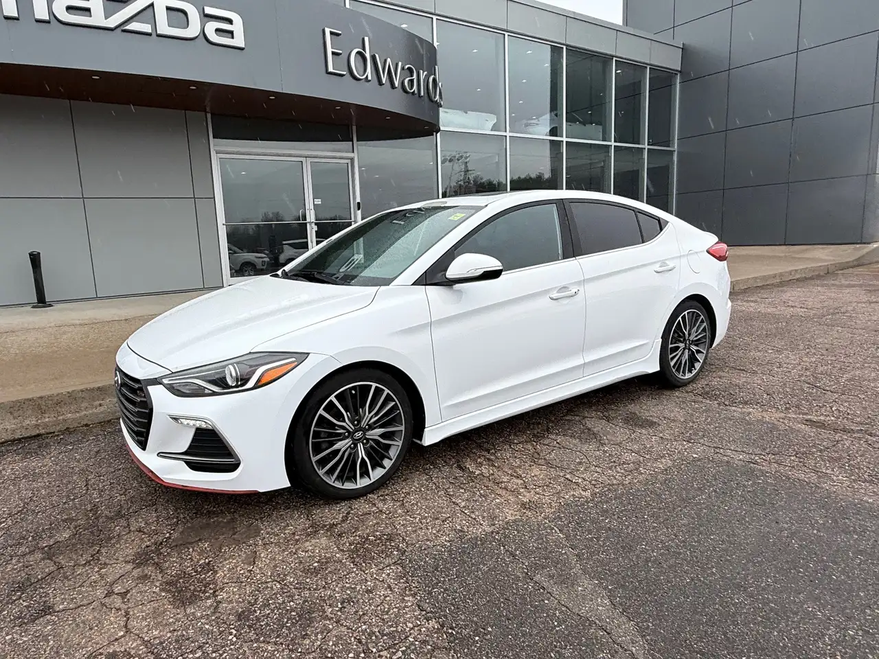 Hyundai ELANTRA снимка Hyundai ELANTRA