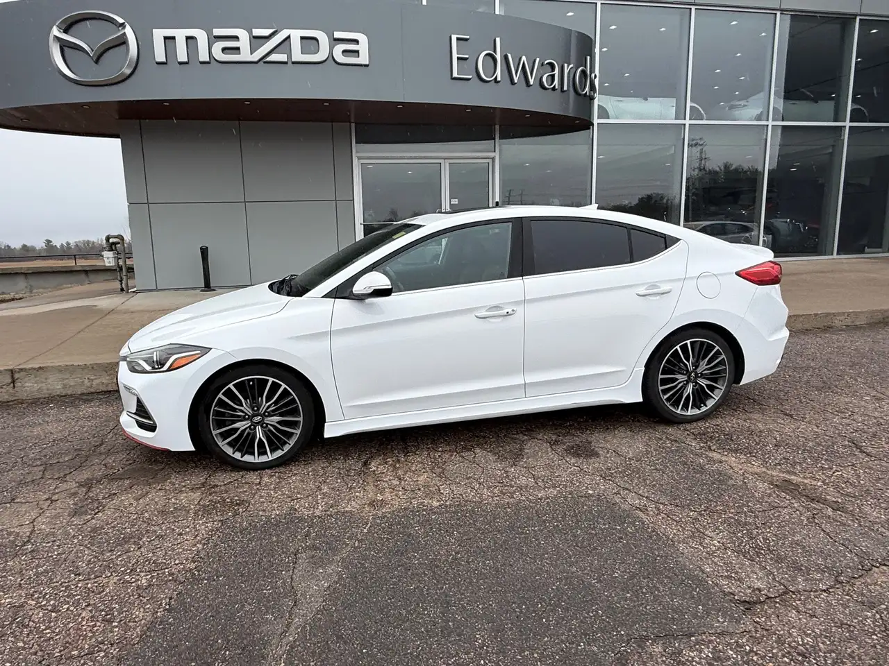 Hyundai ELANTRA снимка Hyundai ELANTRA