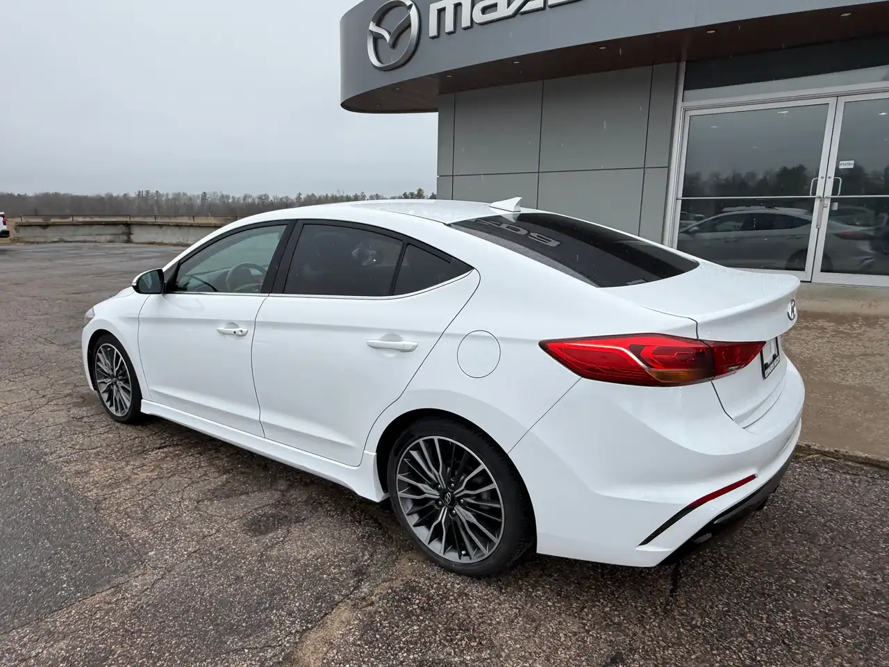 Hyundai ELANTRA снимка Hyundai ELANTRA