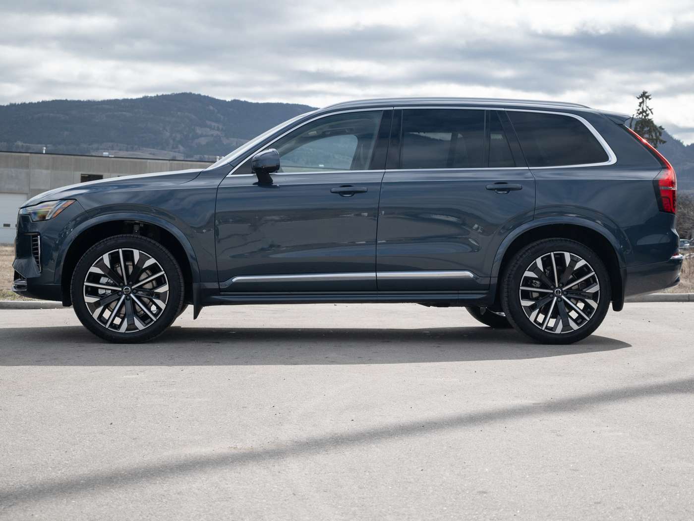 2026 Volvo XC90 B6 ULTRA BRIGHT THEME thumb 6