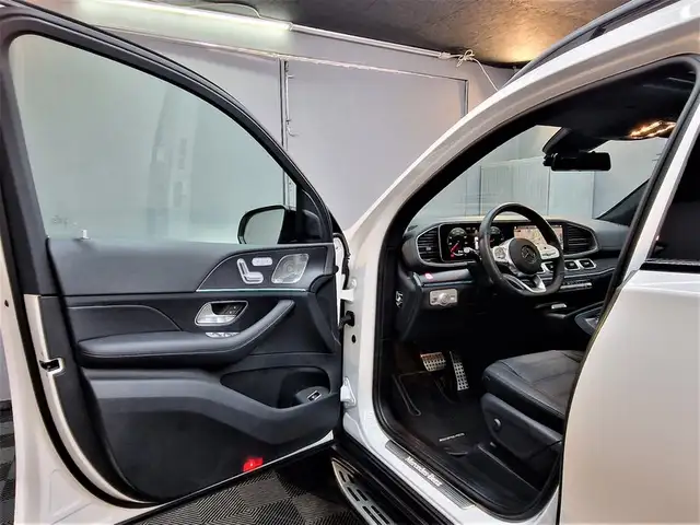 Mercedes-Benz GLS Class view 7
