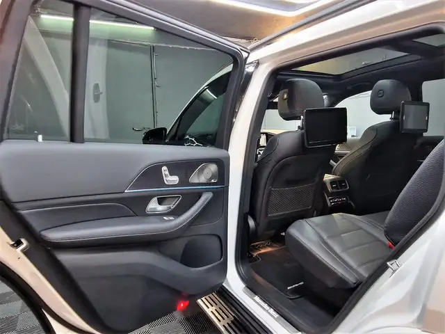 Mercedes-Benz GLS Class view 10