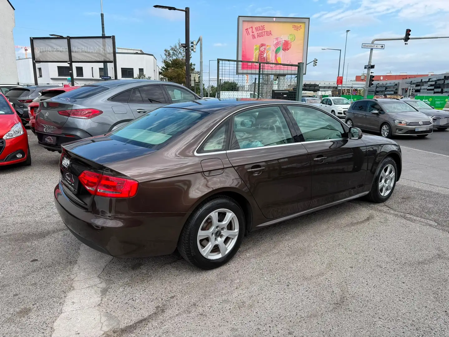 Audi A4 1,8 TFSI 120PS mit Parksensoren vorn+hinten Braun - 2