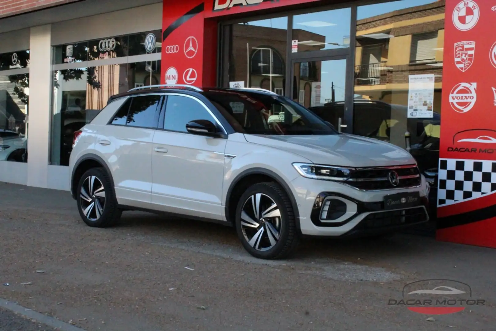 Volkswagen T-Roc 1.5 TSI R-Line kW DSG7 110KW Gris - 1