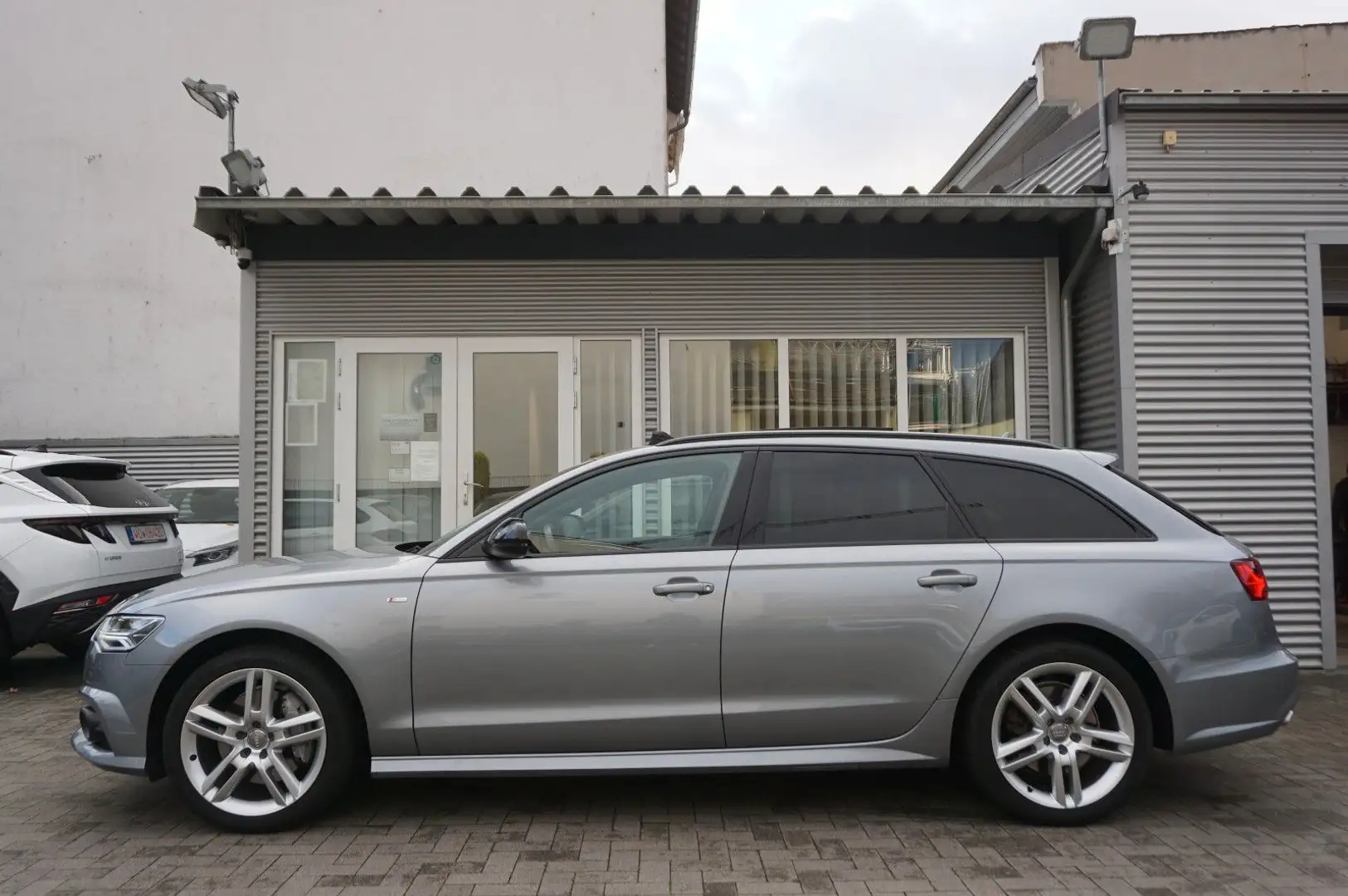 Audi A6 Avant 3.0 TDI quat S Line+ MMI Pano Luft Bose Grau - 2