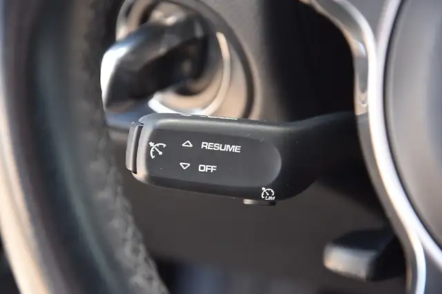 Porsche Macan view 12
