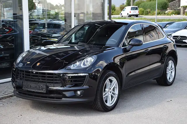 Porsche Macan view 2