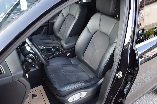 Porsche Macan view 6