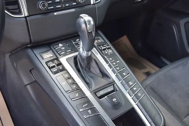 Porsche Macan view 10