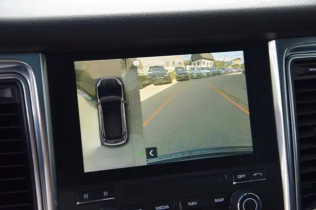 Porsche Macan view 13