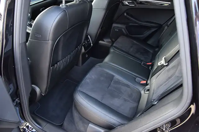 Porsche Macan view 15