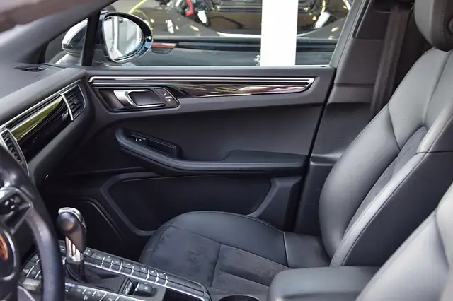 Porsche Macan view 5