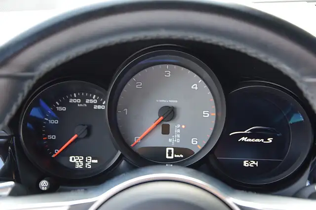 Porsche Macan view 8