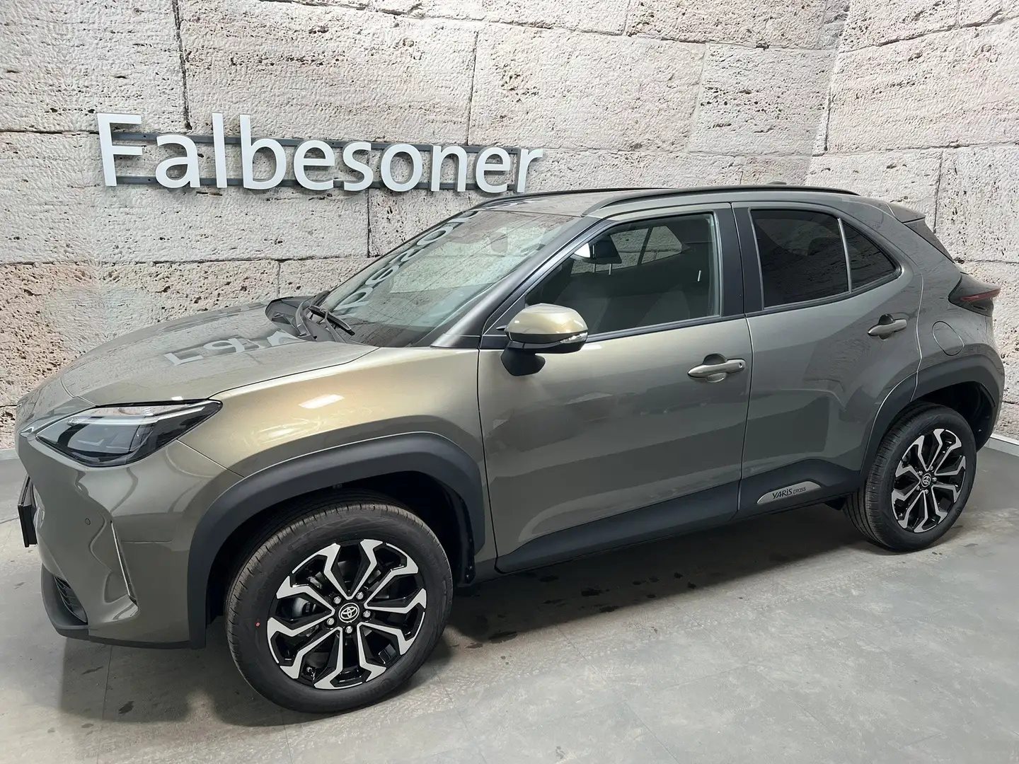 Toyota Yaris Cross 1,5 Hybrid Active Drive "Barzahler" Braun - 2