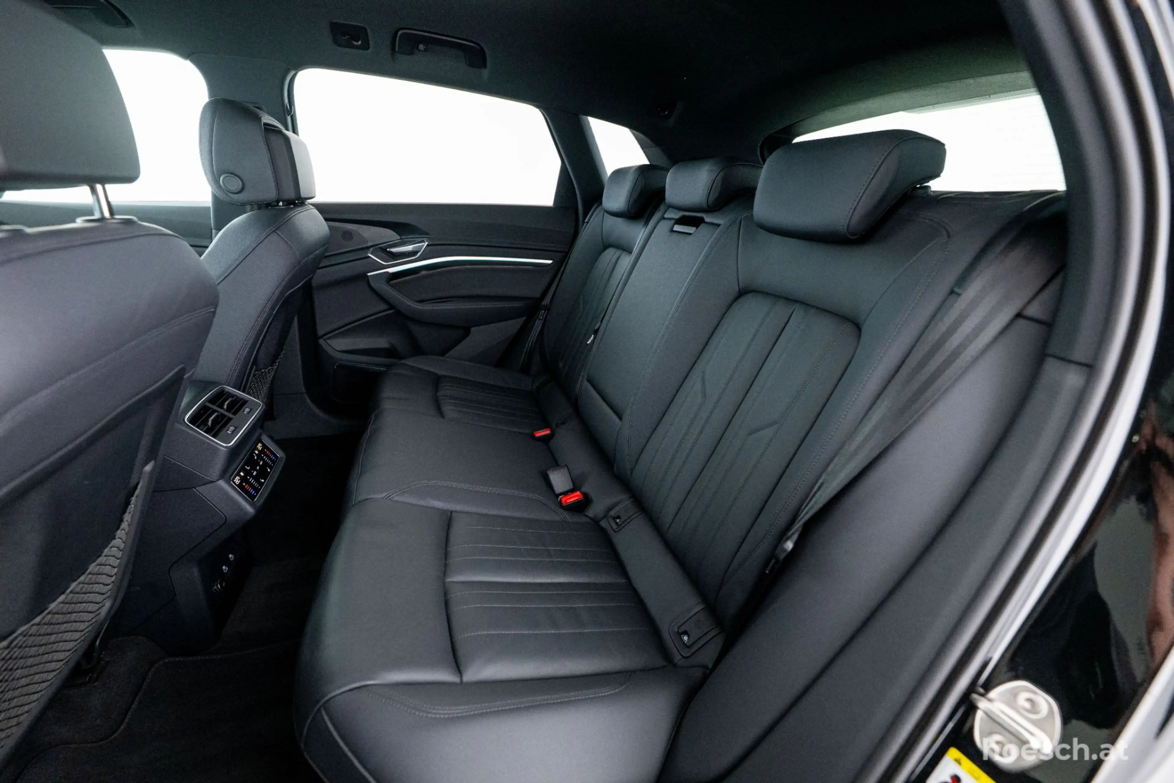 Audi e-tron 55 S-LINE BLACK LEDER 360° B&O ASSISTENZ ANGEBOT — photo 7