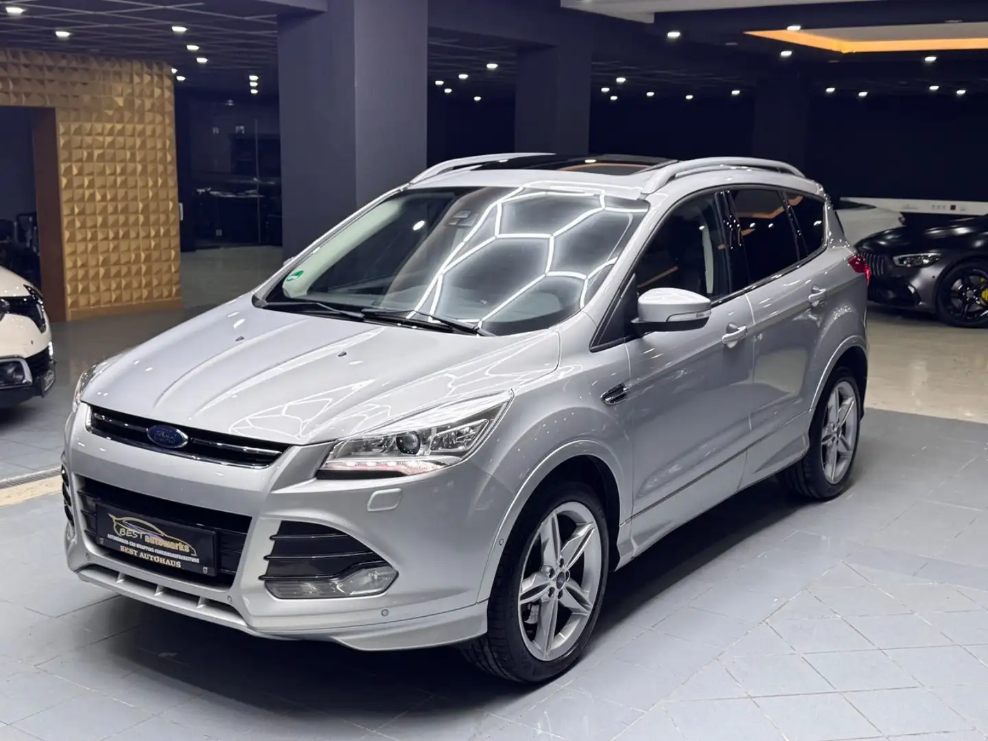 Ford Kuga Individual*KLIMA*PANO*KAMERA*SHZ*BI-XENON* Silber - 2