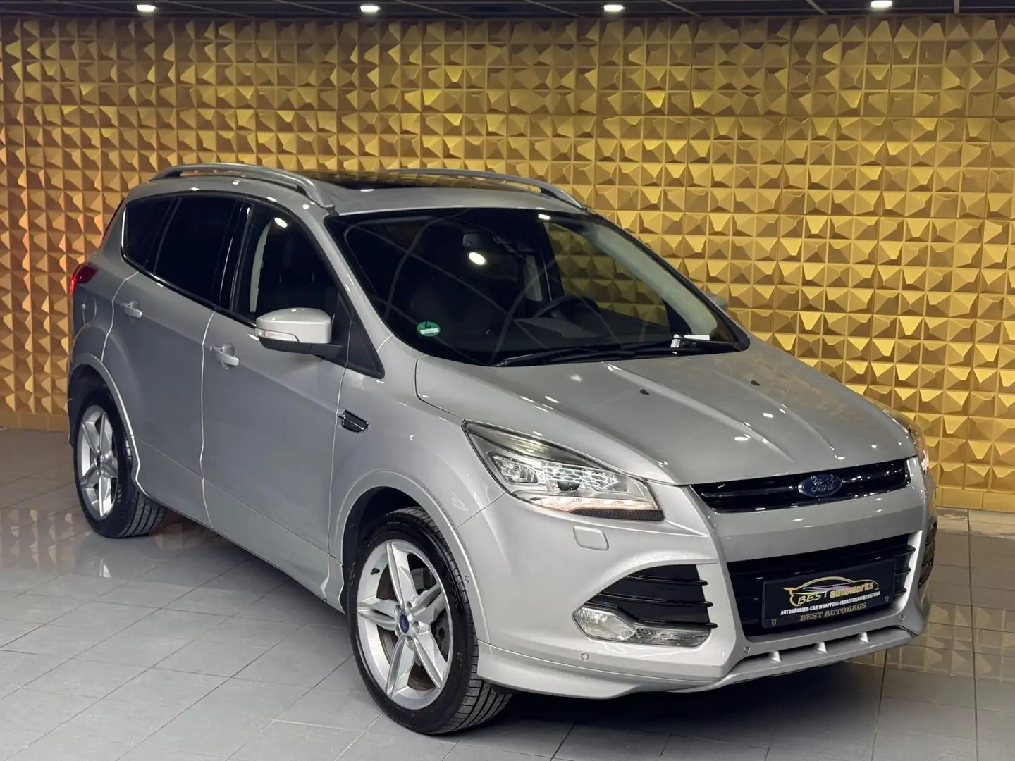 Ford Kuga Individual*KLIMA*PANO*KAMERA*SHZ*BI-XENON* Silber - 1