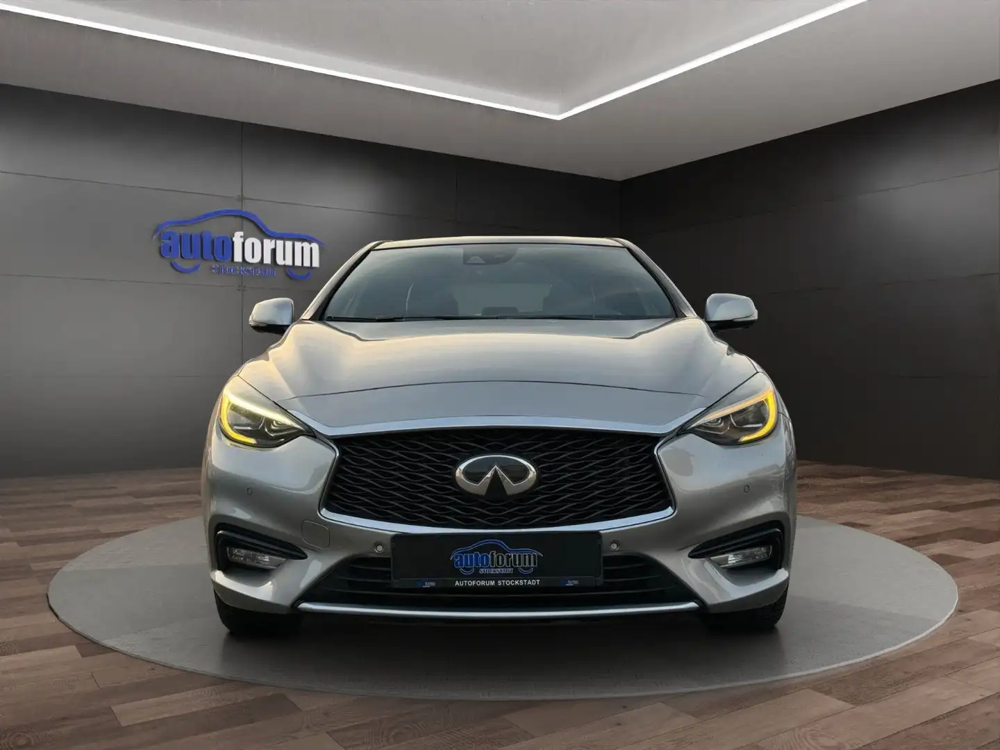Infiniti Q30 2.2 d Sport AUT.°NAVI°PANO°KAMERA°ACC°MEMORY Grau - 2