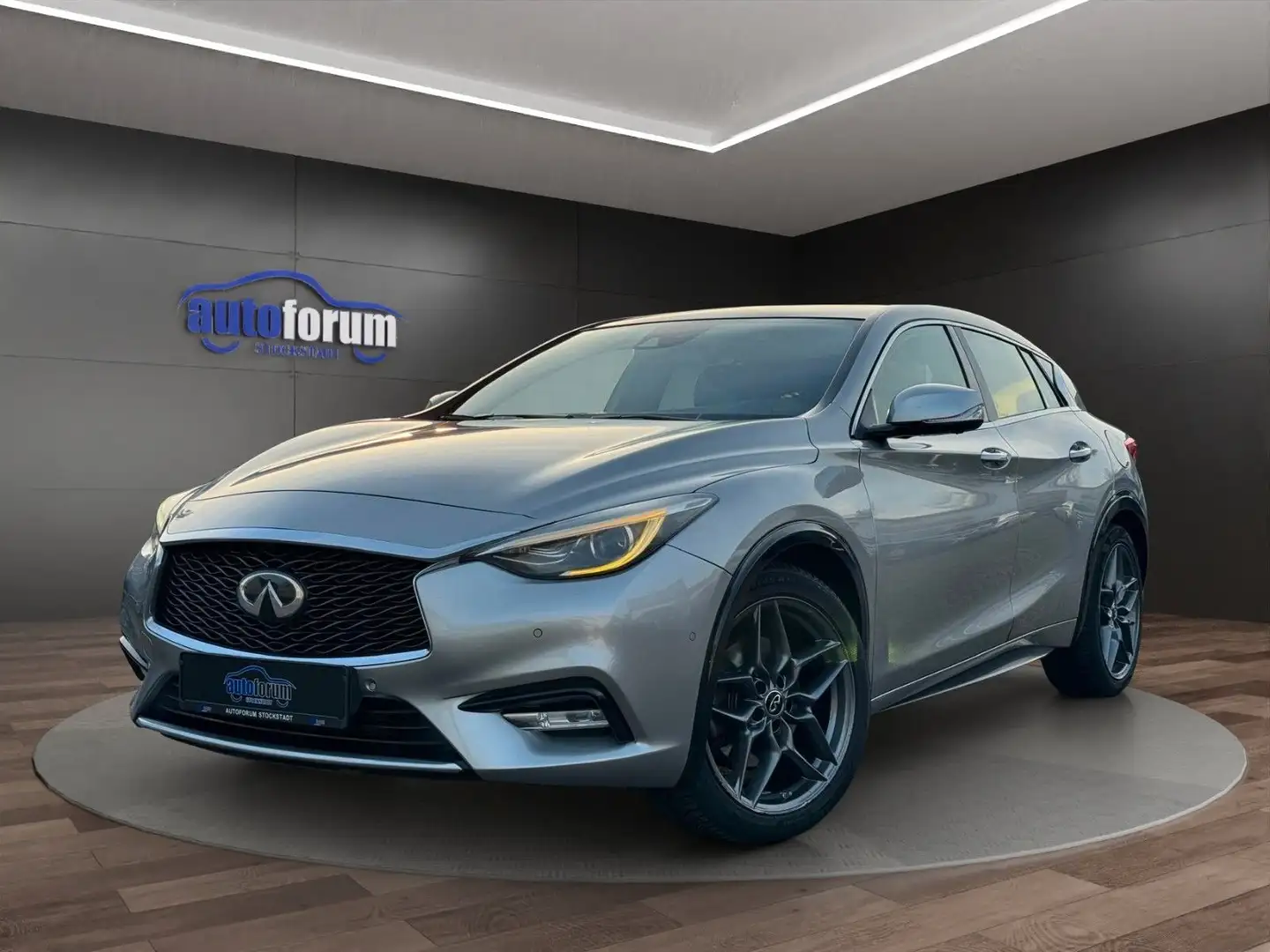 Infiniti Q30 2.2 d Sport AUT.°NAVI°PANO°KAMERA°ACC°MEMORY Grau - 1