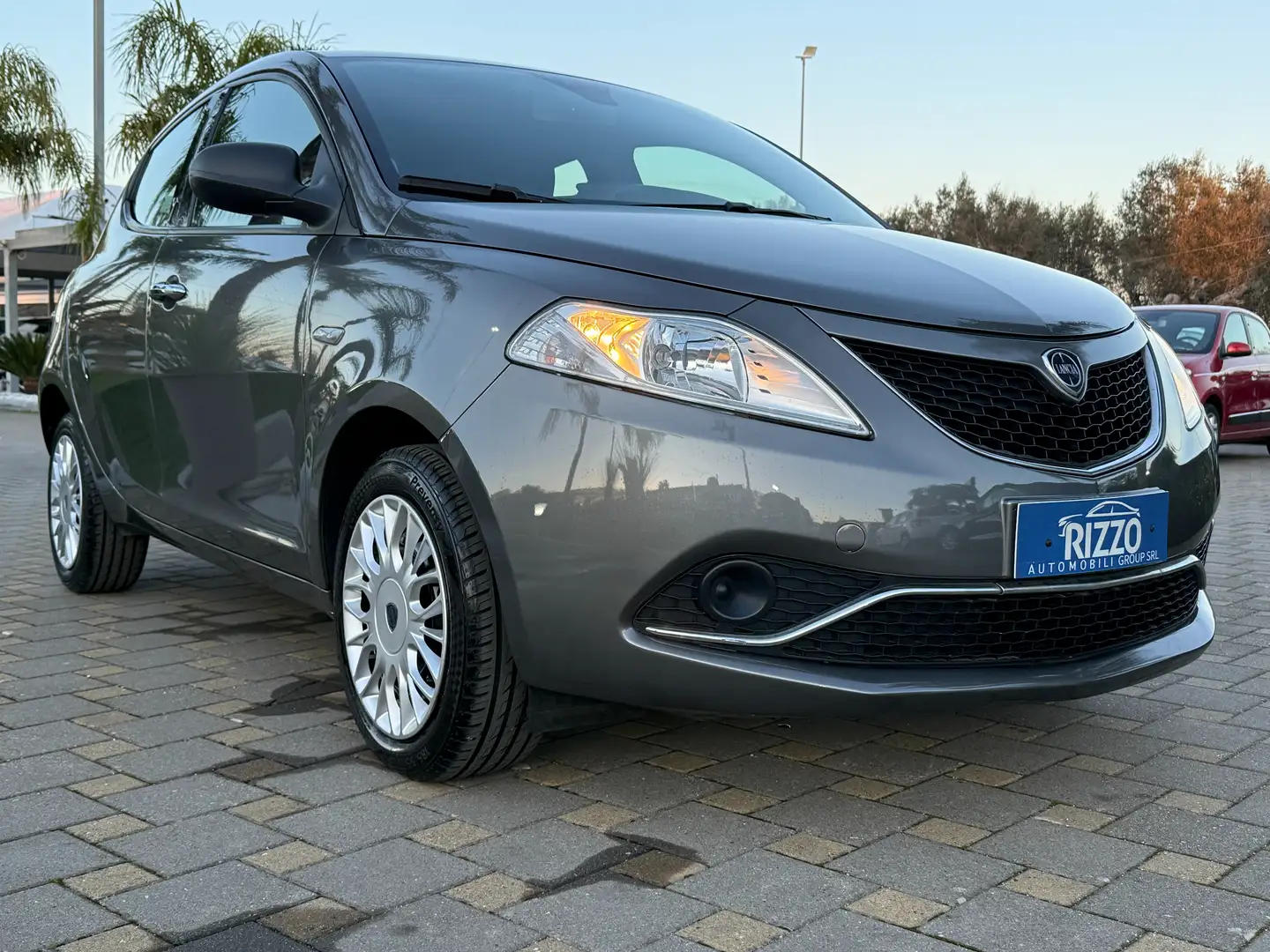 Lancia Ypsilon 1.2 69CV 5 PORTE ELEANTINO Grigio - 1
