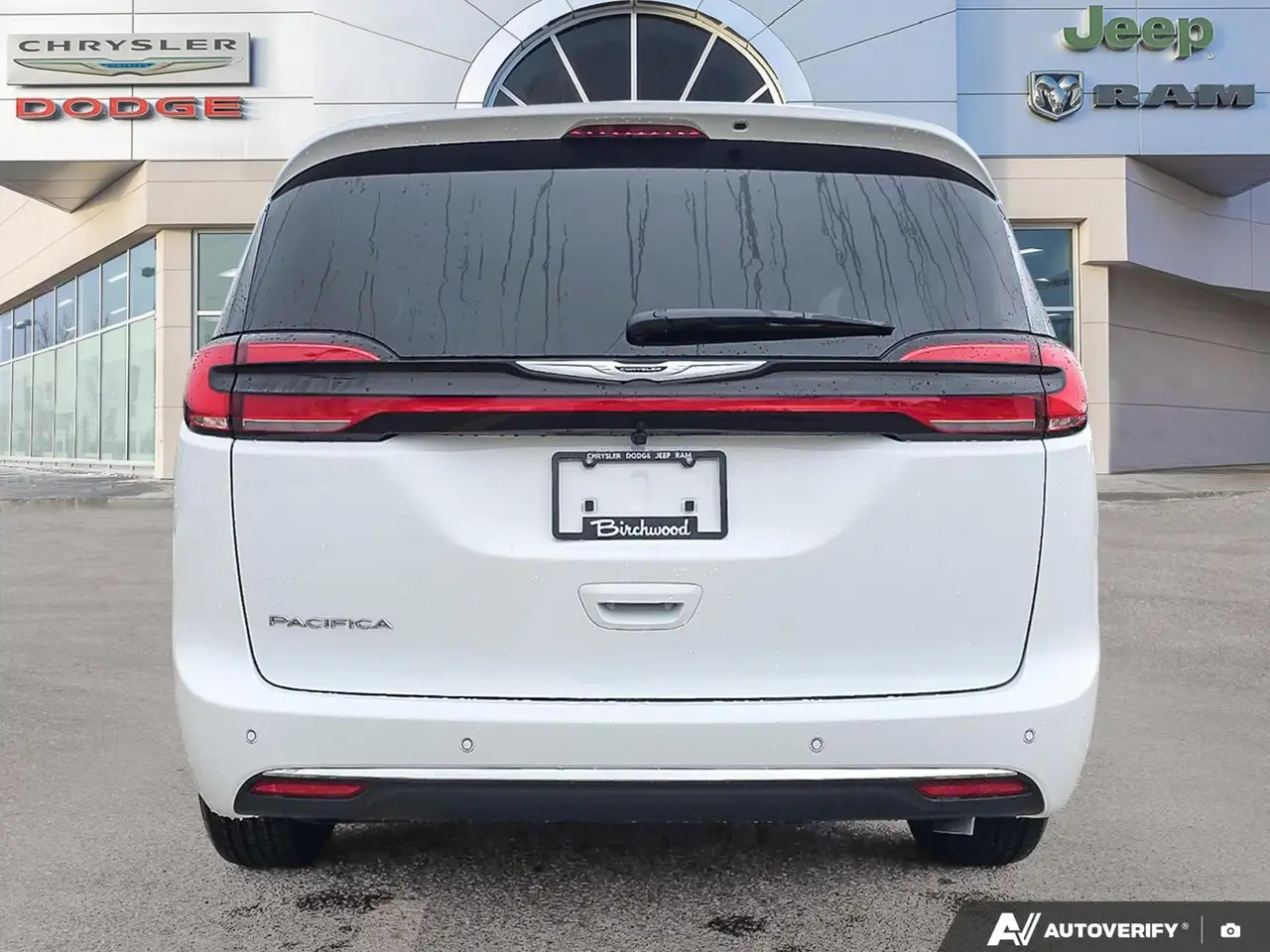 Chrysler Pacifica снимка Chrysler Pacifica