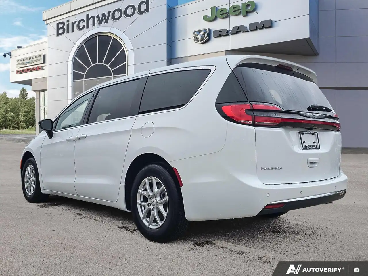Chrysler Pacifica снимка Chrysler Pacifica