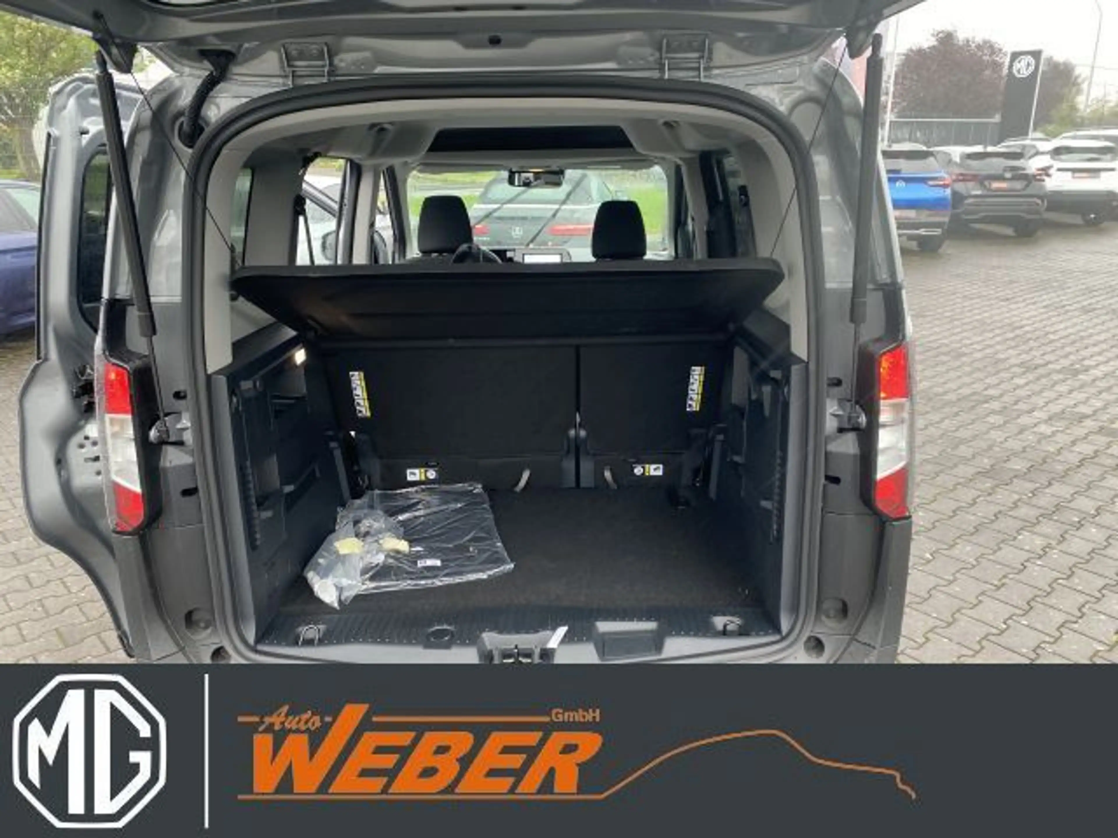 Ford Tourneo Courier Titanium Automatik APP Kamera — photo 7
