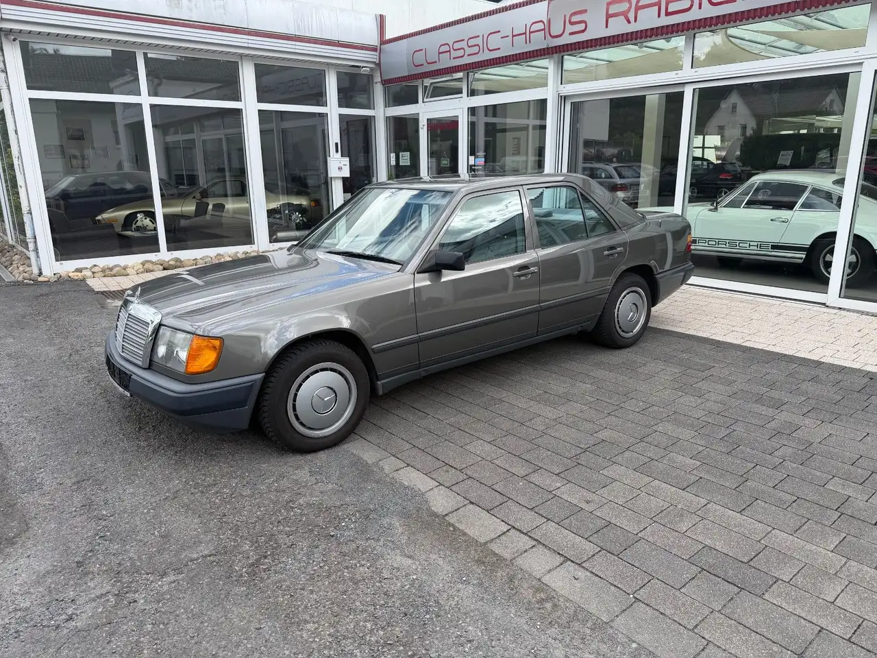 Mercedes-Benz 260 E H-Zulassung, foto 3