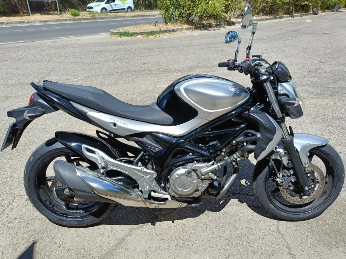 Suzuki Gladius 650 SFV Argintiu - 1