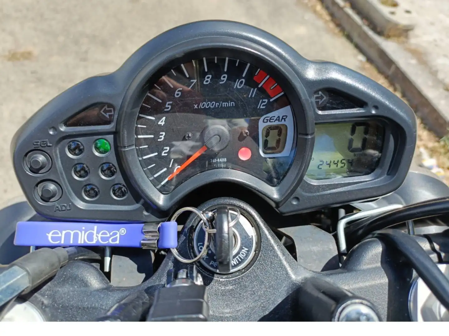 Suzuki Gladius 650 SFV srebrna - 2