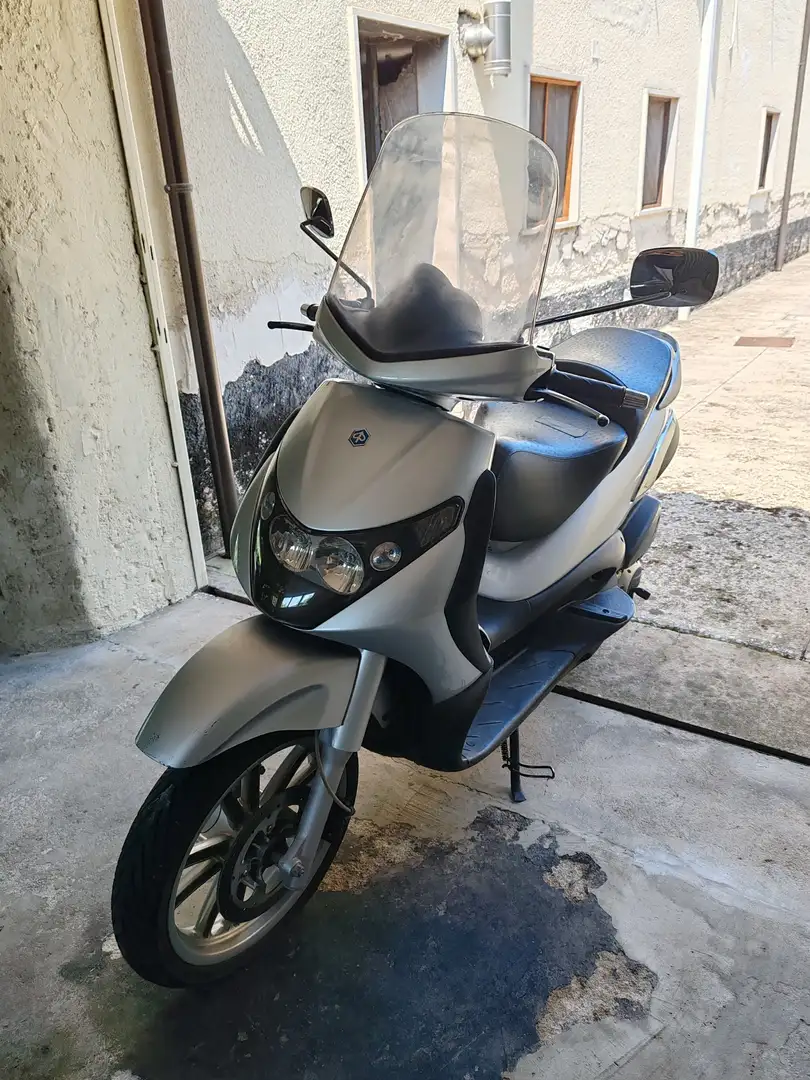 Piaggio Beverly 250 Šedá - 1
