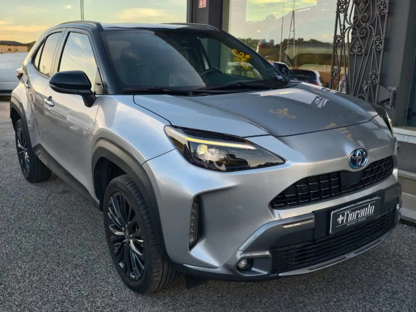 Toyota Yaris Cross 1.5 Hybrid AWD-i Lounge 4x4 Grigio - 2