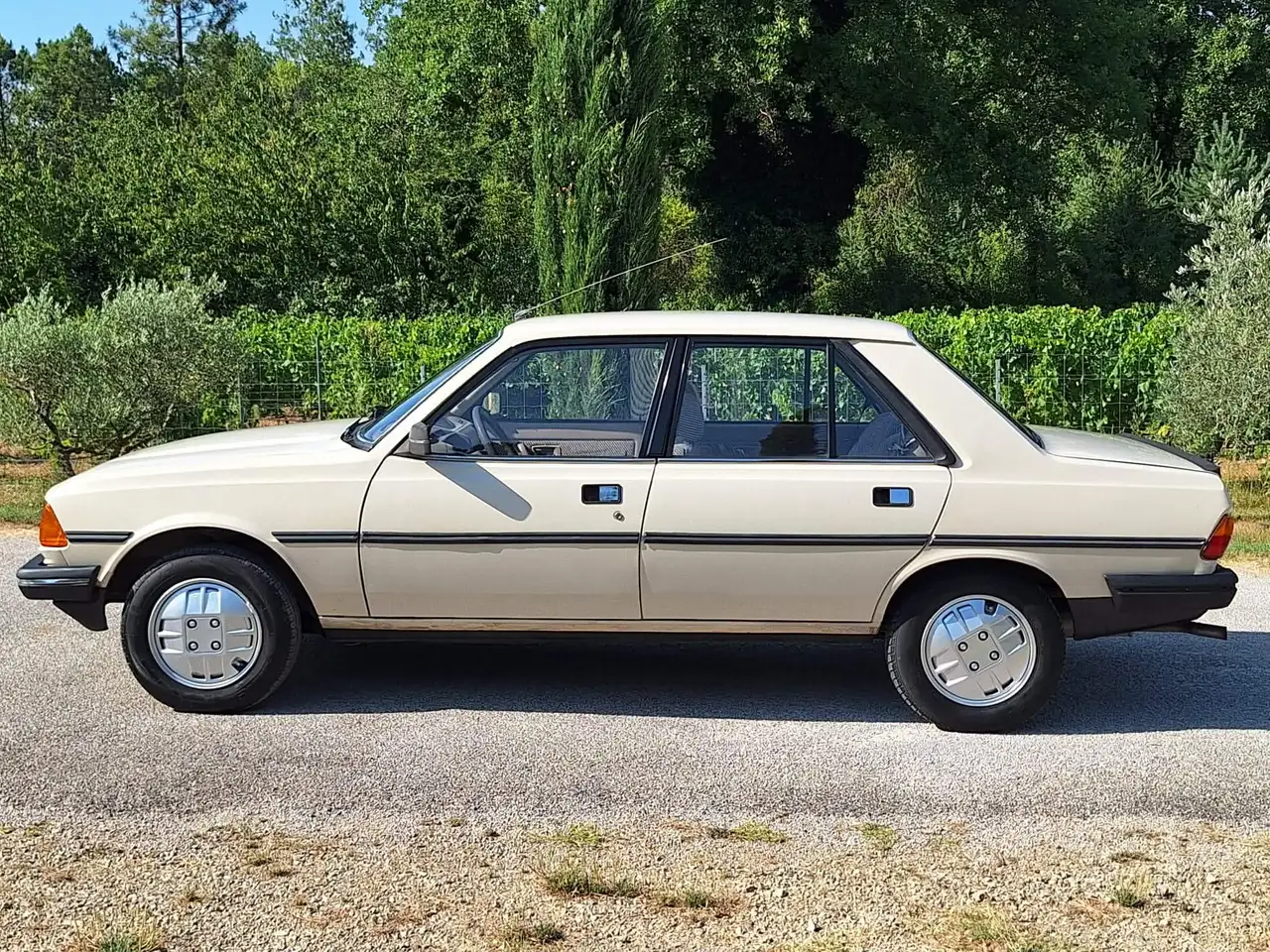 Peugeot 305 SR, foto 2