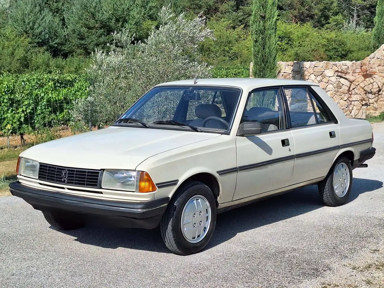 Peugeot 305 SR, foto 1