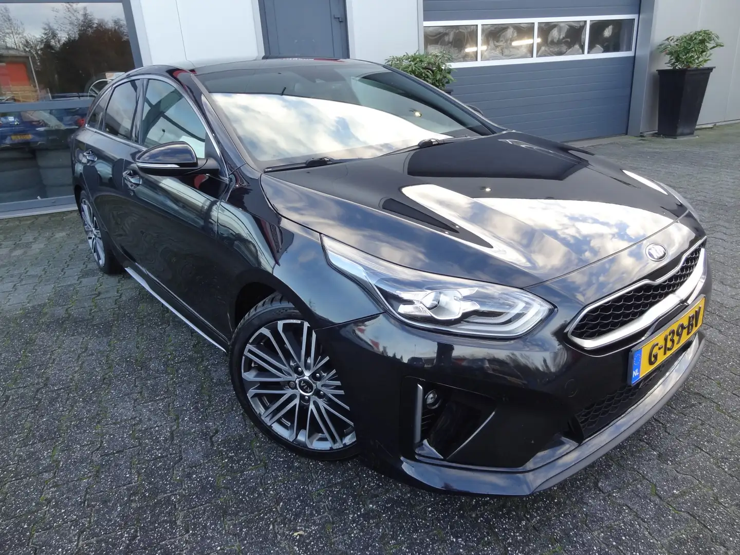Kia ProCeed / pro_cee'd 1.4 T-GDI GT-Line | NL-AUTO | TREKHAAK | CRUISE | Zwart - 2